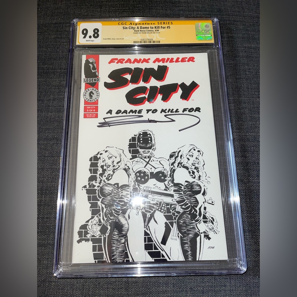SIN CITY: A DAME TO KILL FOR #5 Dark Horse CGC SS 9.8 Signed by FRANK MILLER !